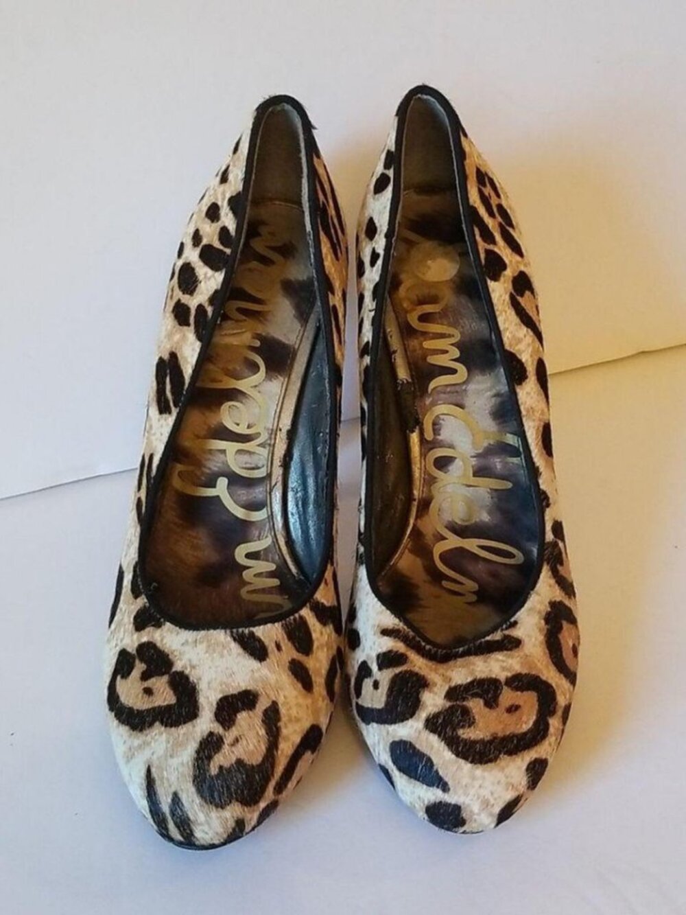 Women's Black and Tan Courts